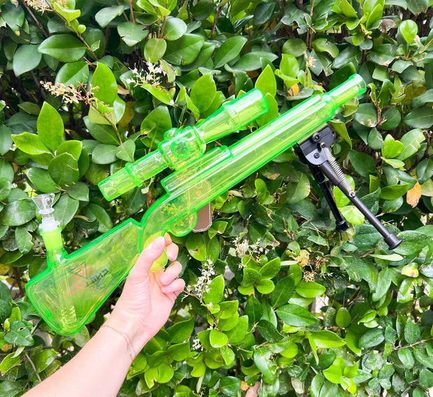 Water Assault Rifle 24-Inch Amber Iridescent Assault Rifle Bong Arm Yourself for Epic Hits