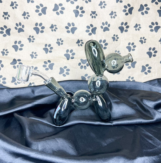 Side profile view of the glass balloon dog water pipe