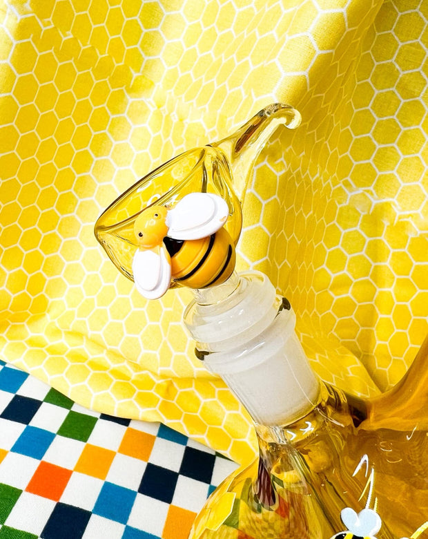 Up close view of the matching amber bee bowl to go with the amber beehive bong