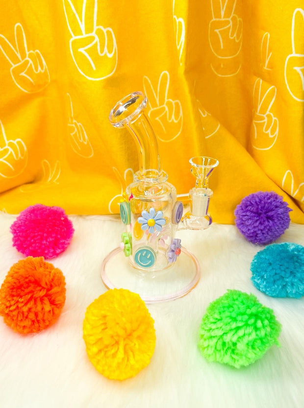 Retro Smiley Face Daisies 6in Glass Water Pipe/Dab Rig
