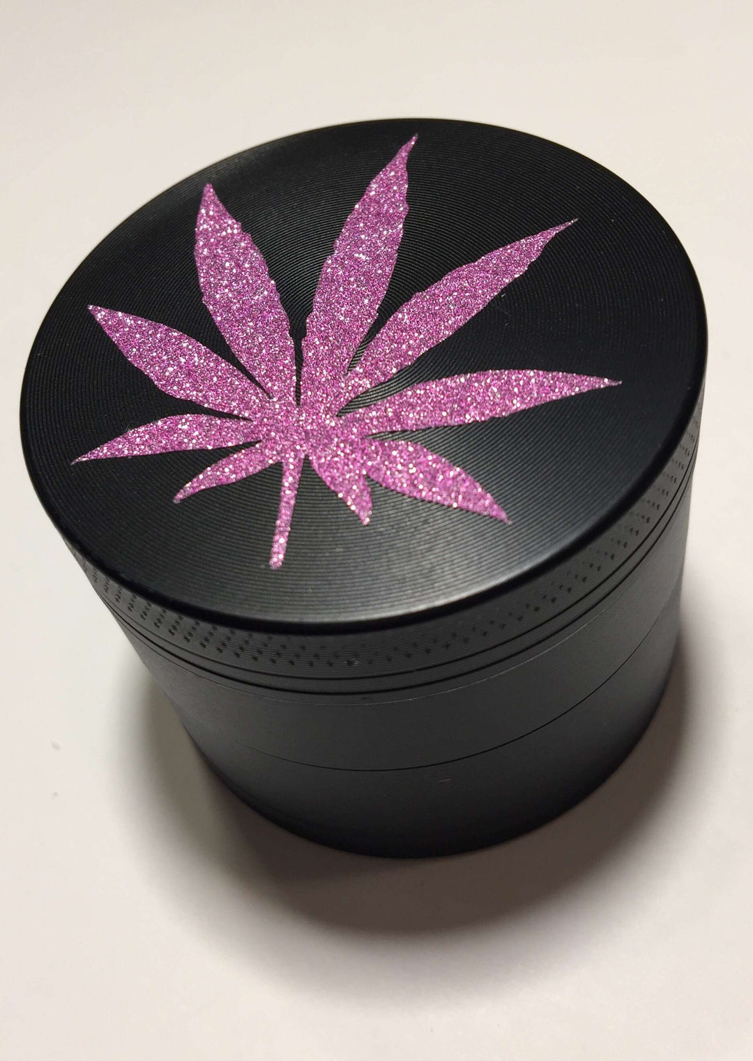pink tobacco grinder Vivosun 2.5" 4 Pieces Herb Aluminium Spice Grinder for Kitchen Engraving optional up to 4 lines and 30 letters per line. 65mm Pink Metal Spice Herb