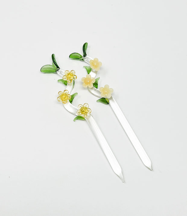 Retro Daisies Yellow 8in Glass Water Pipe/Dab Rig
