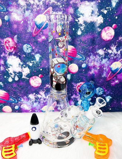 Wormhole Astronaut Space Beaker Glass Water Pipe 16in Bong